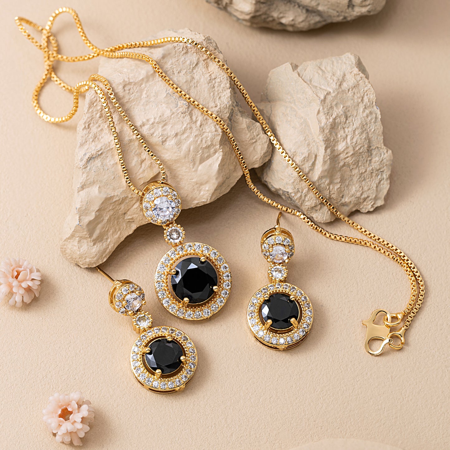 Necklace With Earring Round in Black